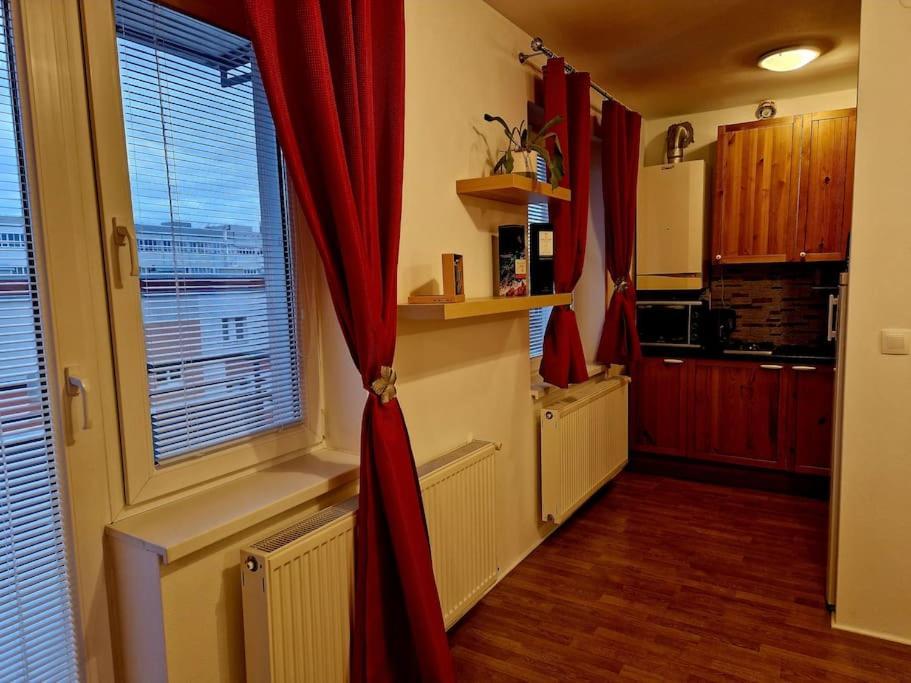 Slnecny Byt V Blizkosti Historickeho Centra Trenčín Esterno foto